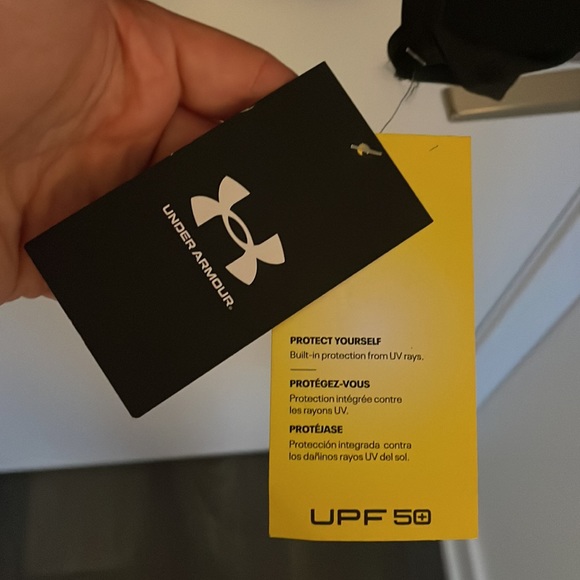 Under Armour Longsleeve Shirt Medium - Picture 2 of 4